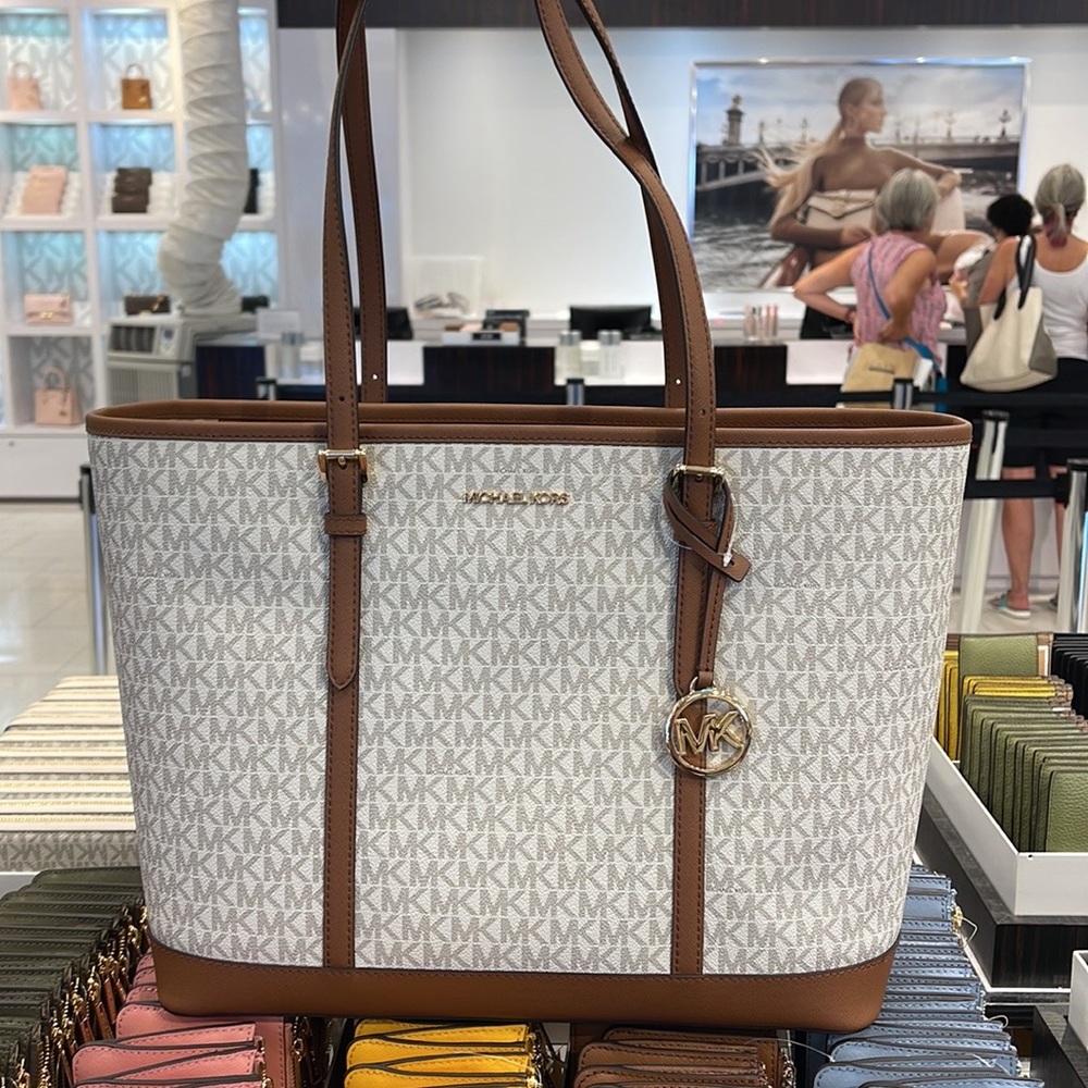 MICHAEL KORS
Jet Set Travel Large Logo Tote Shoulder Bag
COLOR VANILLA 
NWT - Picture 9 of 16